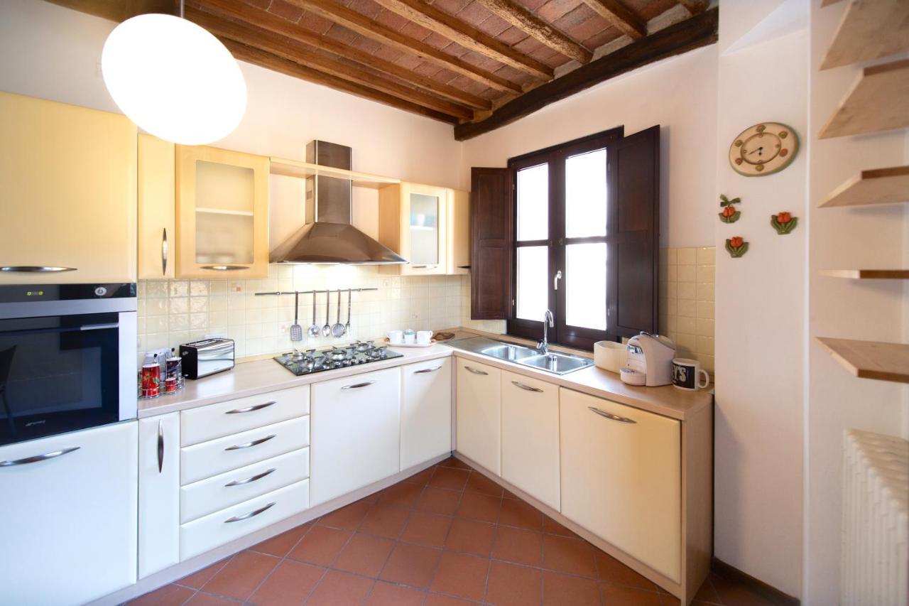 Serena Apartment, Cosy Close Center Town Appartement Lucques