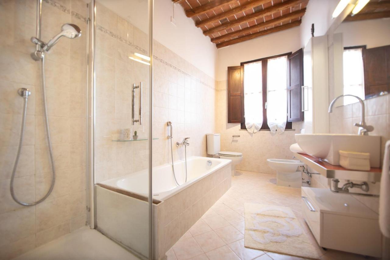 Serena Apartment, Cosy Close Center Town Appartement Lucques