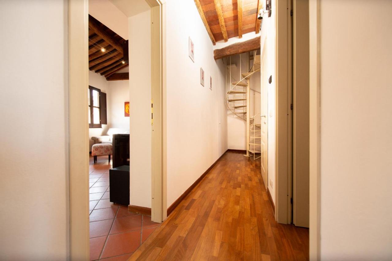 Serena Apartment, Cosy Close Center Town Appartement